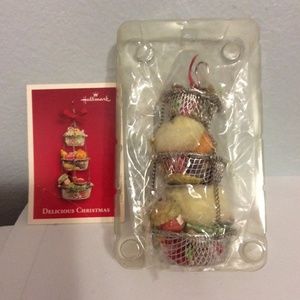 Hallmark keepsake Delicious Christmas 2003 ornament